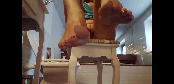  but what beautiful feet !, so soft and small. They are all to be licked, you know